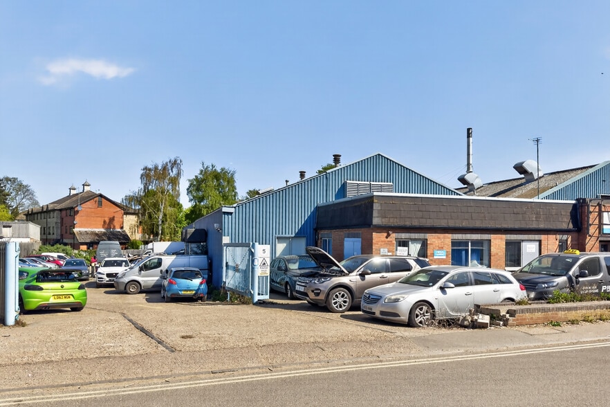 46 Exeter Rd, Newmarket for sale - Building Photo - Image 2 of 22