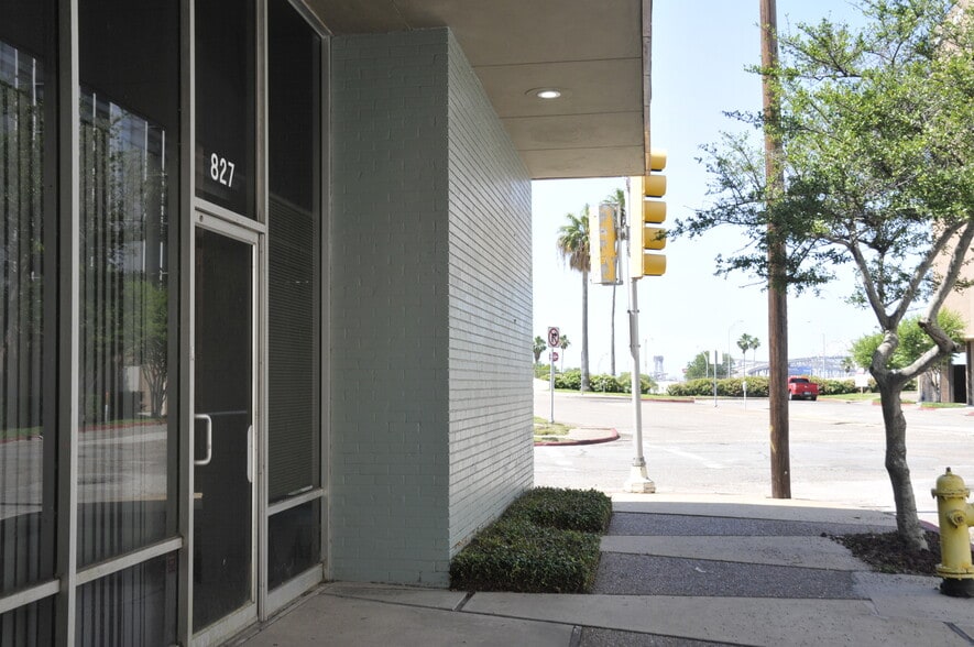 823-827 Tancahua St, Corpus Christi, TX for lease - Building Photo - Image 3 of 10