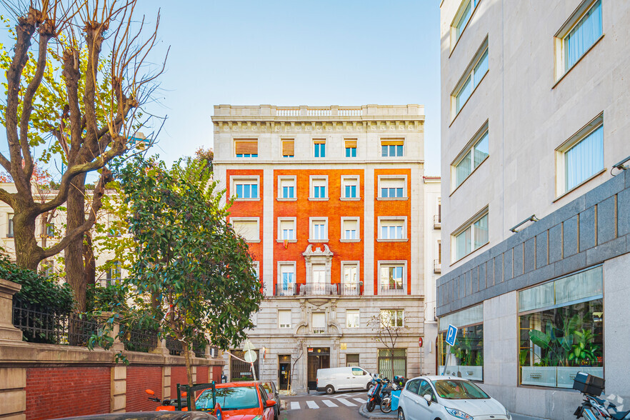 Calle los Madrazo, 28, Madrid, Madrid for lease - Primary Photo - Image 1 of 4