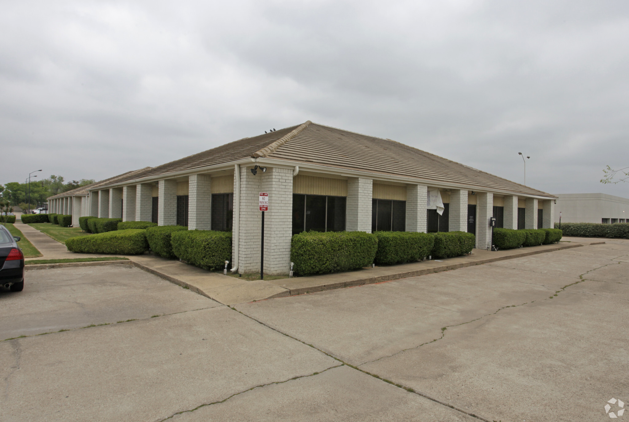 6800 Manhattan Blvd, Fort Worth, TX for lease Primary Photo- Image 1 of 8