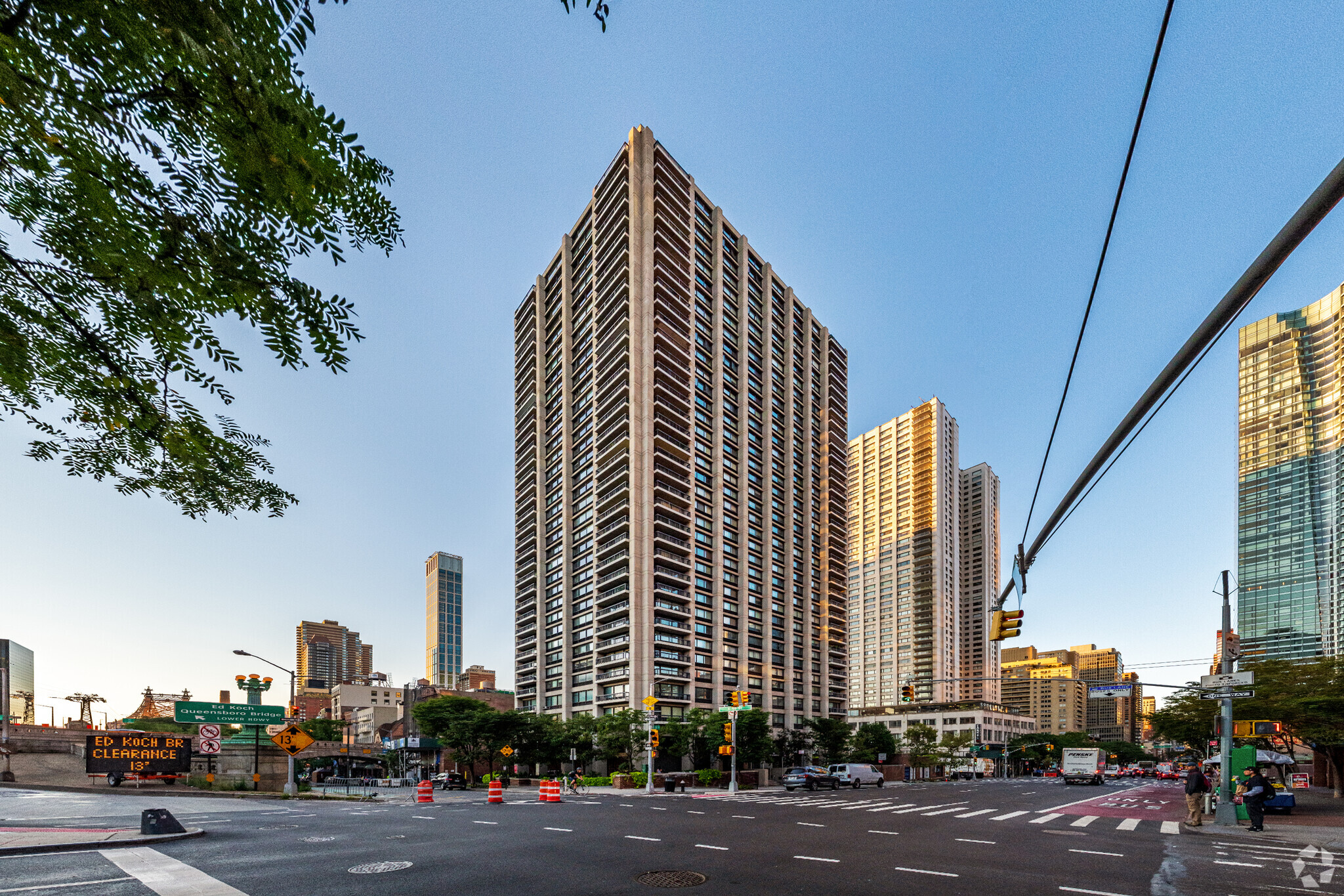 300 E 59th St, New York, NY for sale Primary Photo- Image 1 of 1