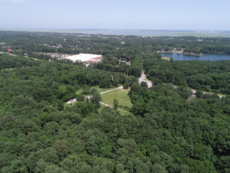 17 North Village, Mount Pleasant, SC for lease - Building Photo - Image 1 of 2