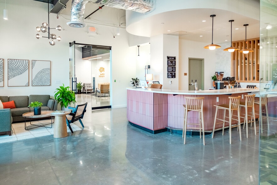 3537 N Steele Blvd, Fayetteville, AR for lease - Interior Photo - Image 3 of 14