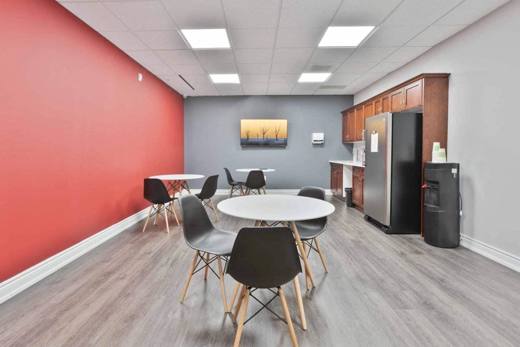 5500 N Service Rd, Burlington, ON for lease Interior Photo- Image 1 of 7