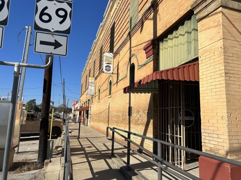 100 N Main St, Lindale, TX for sale - Building Photo - Image 3 of 13