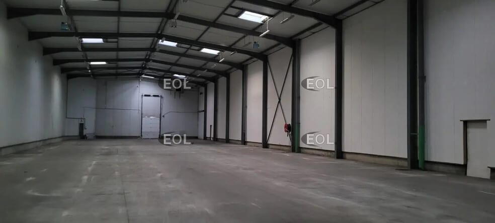 Industrial in for lease - Interior Photo - Image 2 of 5