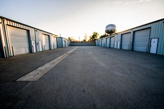 1831 Golden State Ave, Bakersfield, CA for lease Building Photo- Image 2 of 14