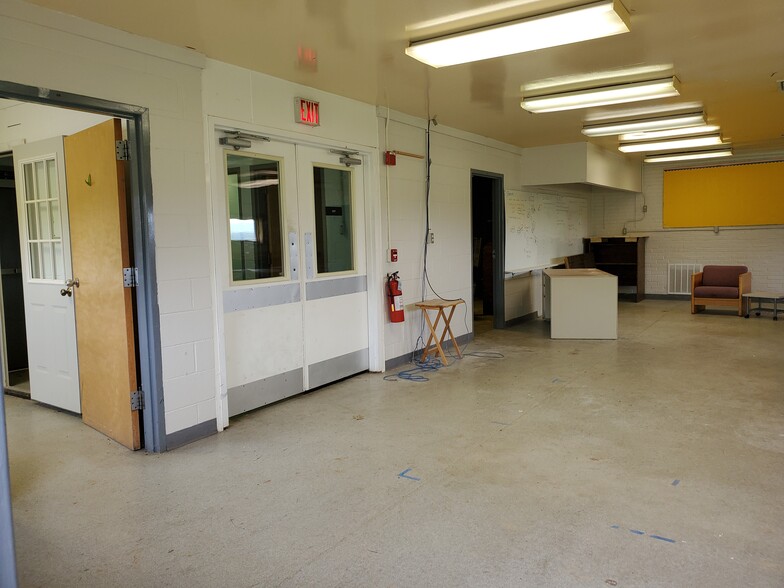 1400 Fox Hill Rd, State College, PA for lease - Interior Photo - Image 3 of 12