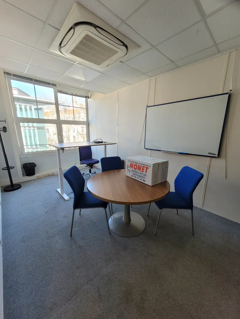 Office in Lyon for lease Interior Photo- Image 1 of 5