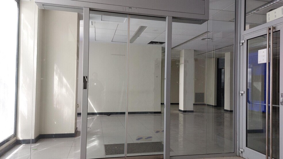 Retail in Marbella for sale - Interior Photo - Image 3 of 15