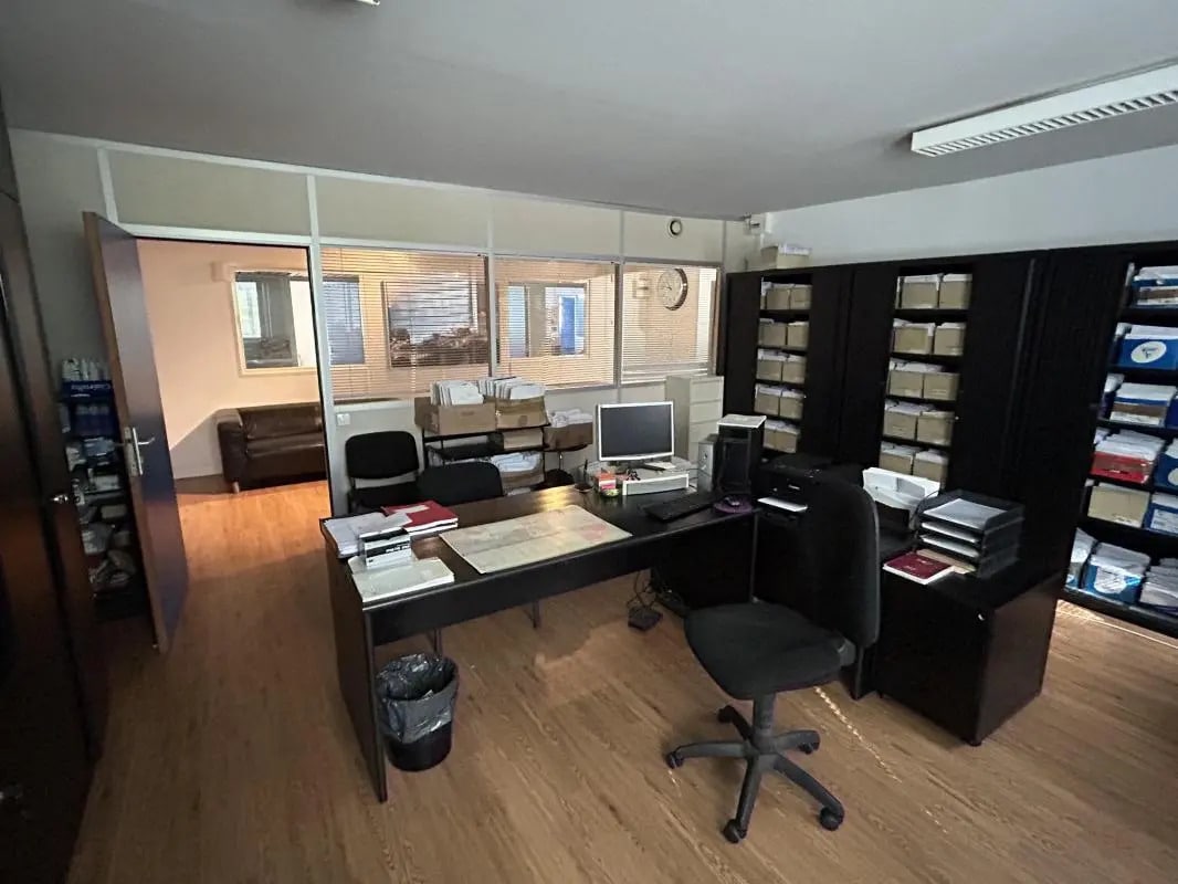Office in Évry-Courcouronnes for sale Interior Photo- Image 1 of 5