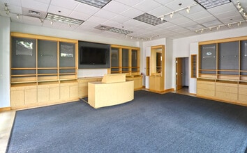 95 Oakway Rd, Eugene, OR for lease Interior Photo- Image 2 of 9