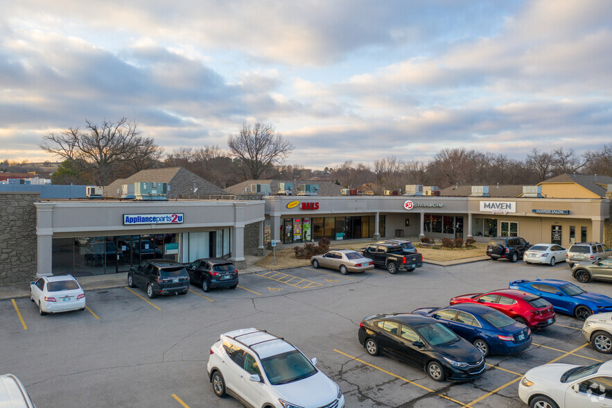 6915-6971 E 71st St, Tulsa, OK for lease - Building Photo - Image 3 of 19