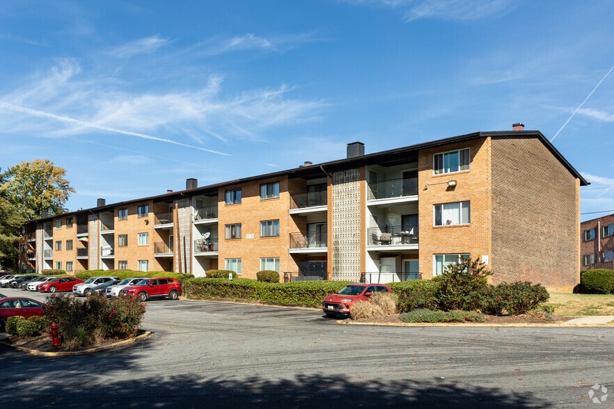 5400 Livingston Ter, Oxon Hill, MD for sale - Building Photo - Image 2 of 27