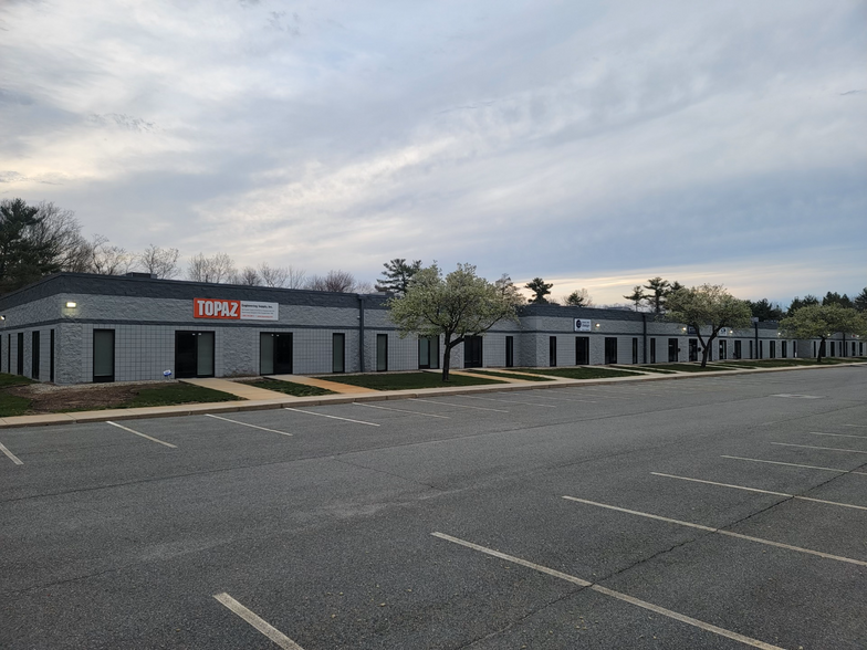 35 Pond Park Rd, Hingham, MA for lease - Building Photo - Image 1 of 12