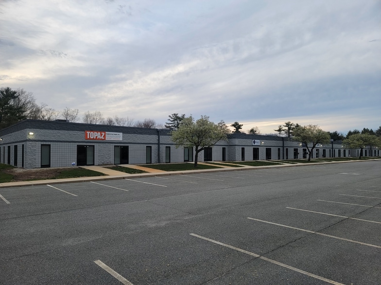 35 Pond Park Rd, Hingham, MA for lease - Building Photo - Image 2 of 12