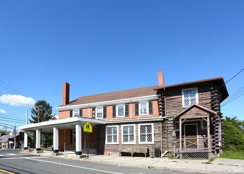 24491 W Main St, Columbus, NJ for sale - Primary Photo - Image 1 of 1