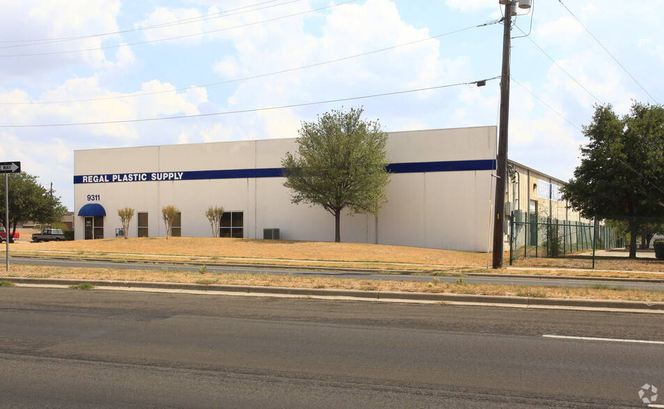 9311 Metric Blvd, Austin, TX for lease - Building Photo - Image 2 of 2