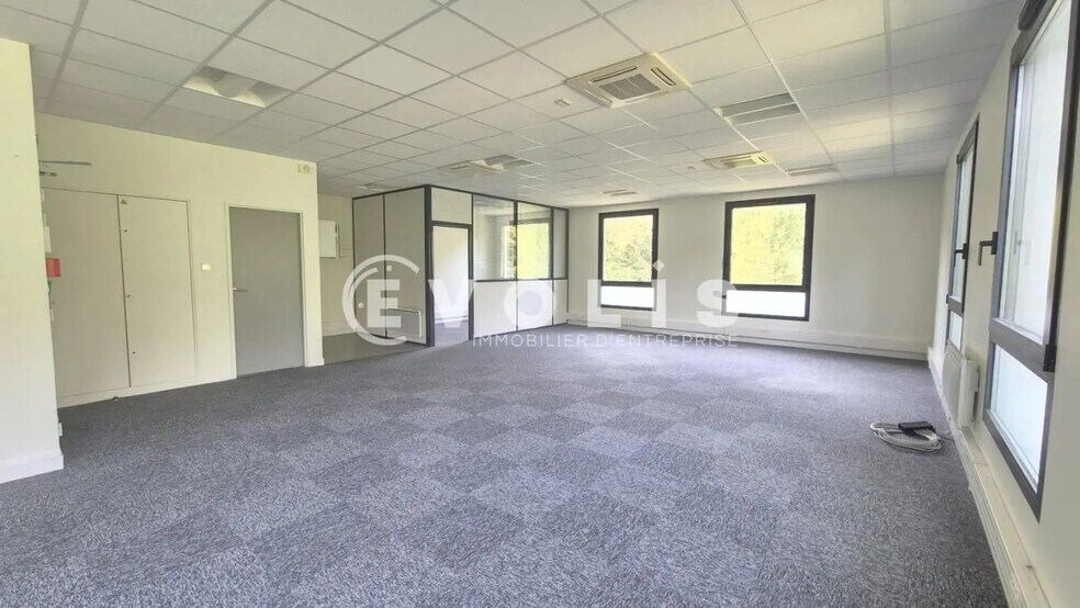Office in Serris for lease - Interior Photo - Image 2 of 8
