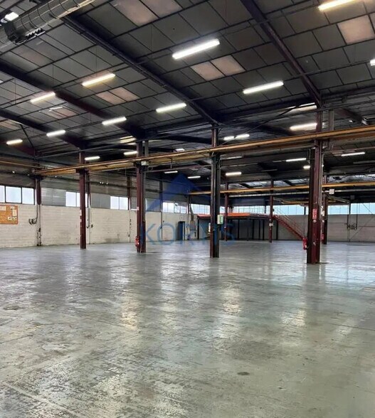 Flex in Vaulx-en-Velin for lease - Building Photo - Image 2 of 7