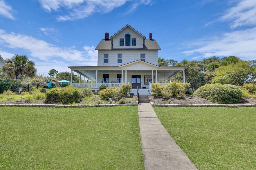 21 Officers Row, Tybee Island, GA for sale - Building Photo - Image 2 of 70