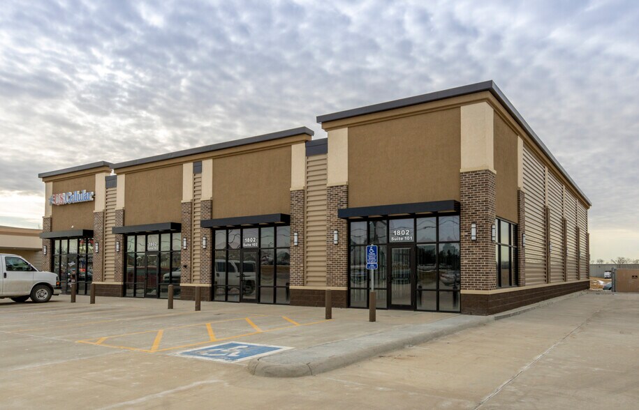 1802 4th St SW, Waverly, IA for lease - Building Photo - Image 3 of 7
