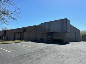 109-111 W 31st St, Independence, MO for lease Building Photo- Image 2 of 12