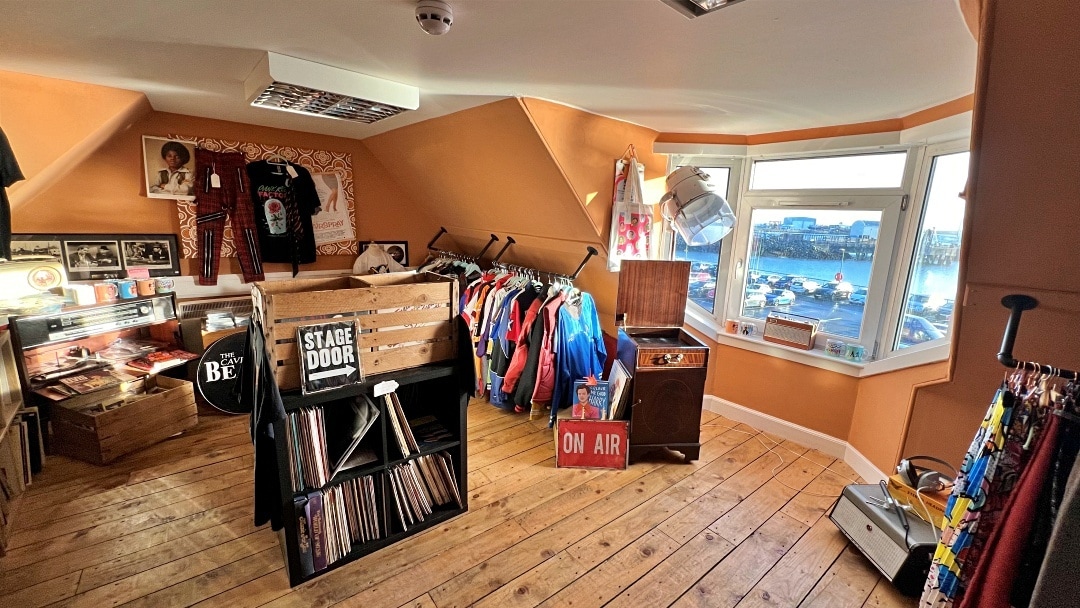 16 South Beach, Isle Of Lewia for lease Interior Photo- Image 1 of 3