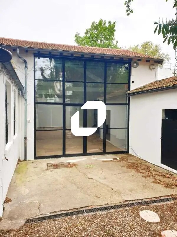 Office in Ivry-sur-Seine for lease Building Photo- Image 1 of 15