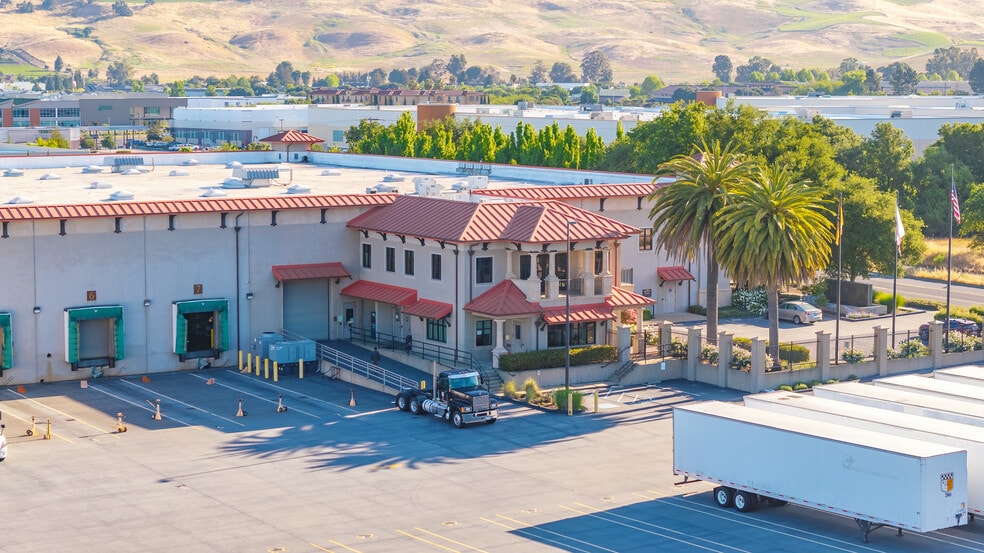 645 Devlin Rd, Napa, CA for lease - Building Photo - Image 2 of 11