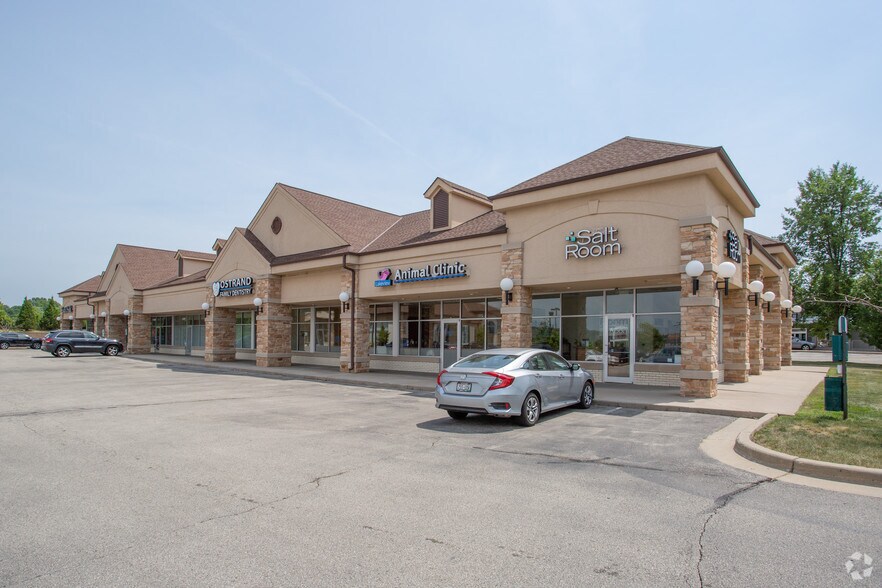 615-617 Ryan St, Pewaukee, WI for lease - Primary Photo - Image 1 of 6