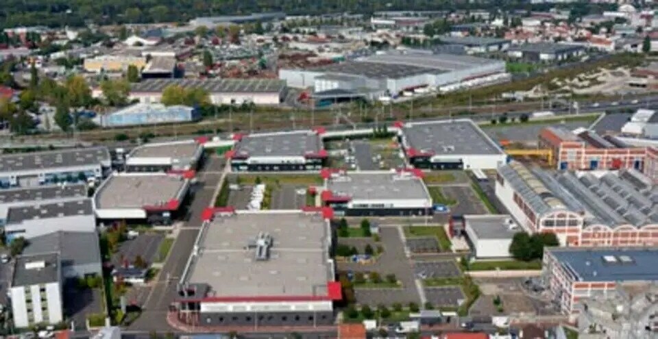 Flex in La Courneuve for lease - Aerial - Image 1 of 3