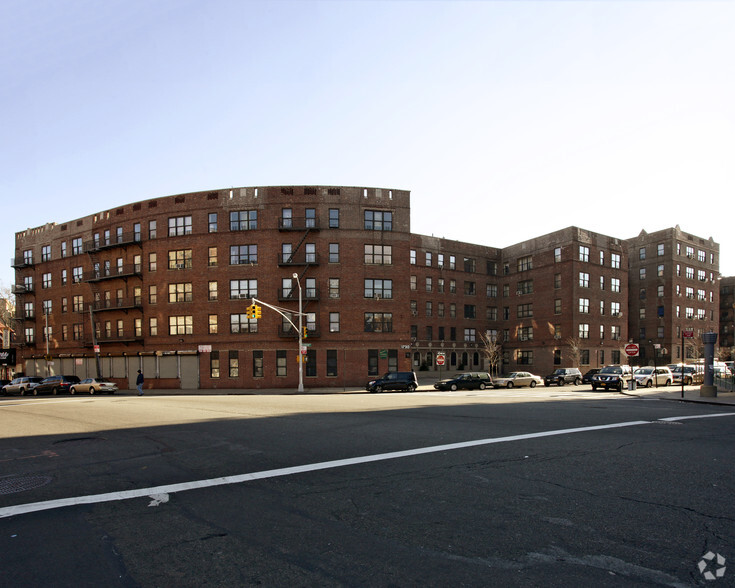 1730 Harrison Ave, Bronx, NY for lease - Primary Photo - Image 1 of 3