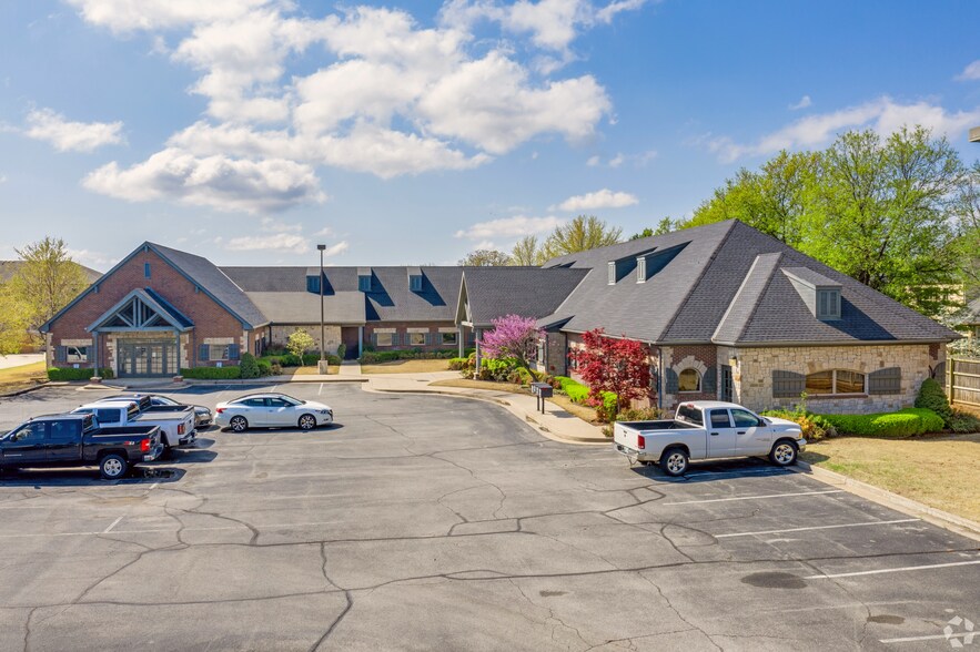 6226 E 101st St, Tulsa, OK for lease - Building Photo - Image 1 of 10