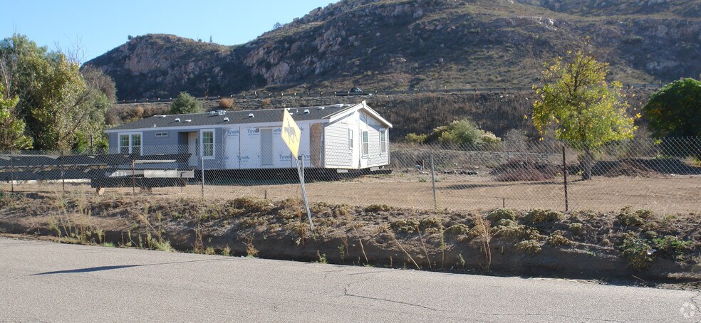 9509 Chocolate Summit Dr, El Cajon, CA for lease - Building Photo - Image 3 of 12