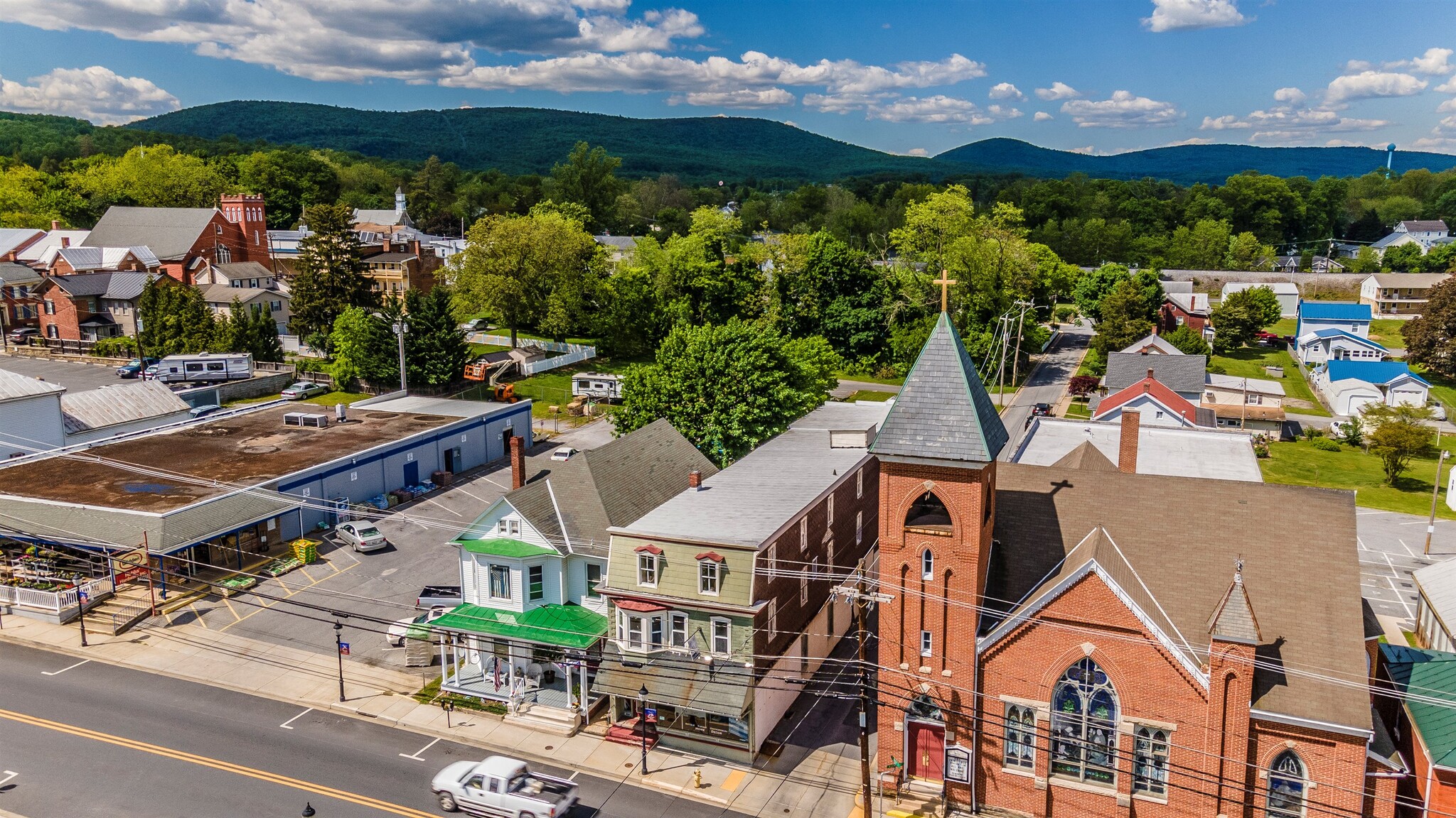 21 E Main St, Thurmont, MD 21788 Timeless Trends Boutique