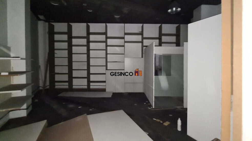 Retail in València for lease - Building Photo - Image 2 of 9