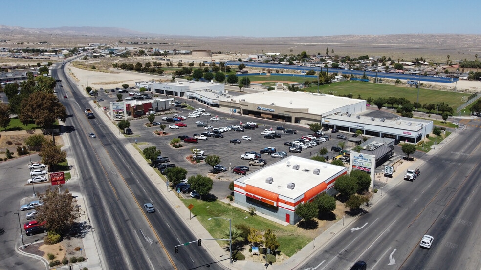 1076 Kern St, Taft, CA for lease - Building Photo - Image 2 of 3
