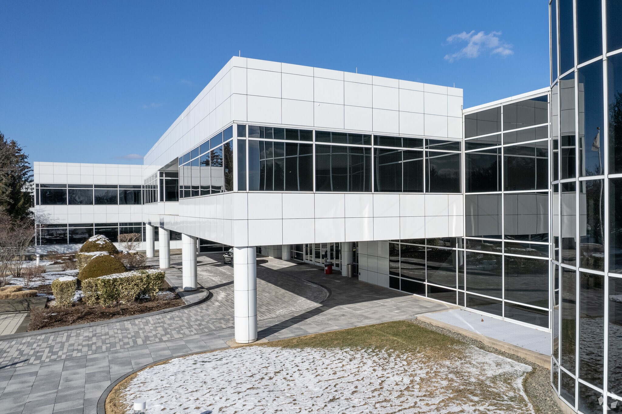 300 Chestnut Ridge Rd, Woodcliff Lake, NJ 07677 BMW Bldg