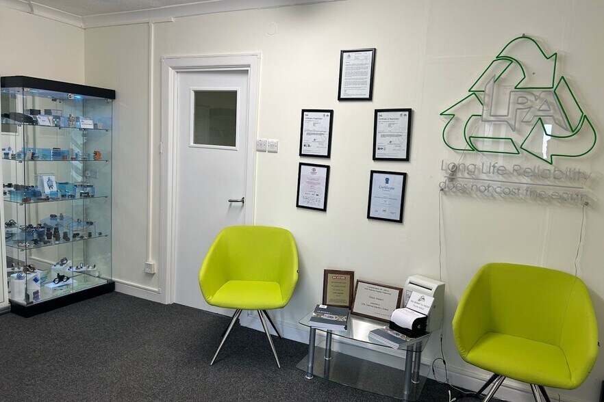 Bath Rd, Thatcham for sale - Building Photo - Image 3 of 9