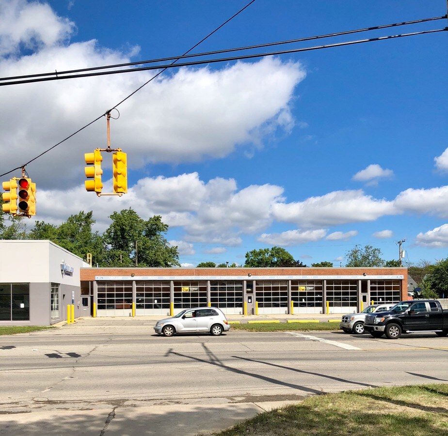 13560 Eureka Rd, Southgate, MI 48195