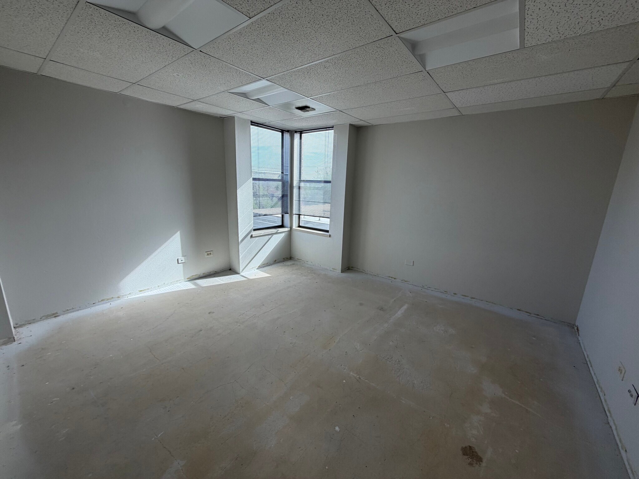 15200 E Girard Ave, Aurora, CO for lease Interior Photo- Image 1 of 9
