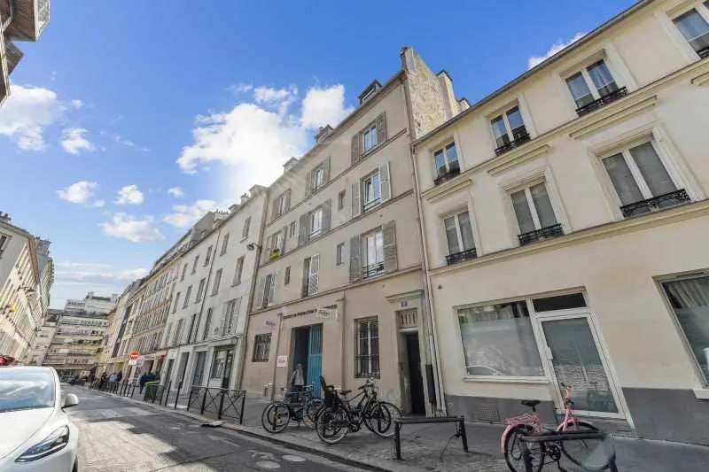 11 Rue Pierre Dupont, Paris for lease Building Photo- Image 1 of 11