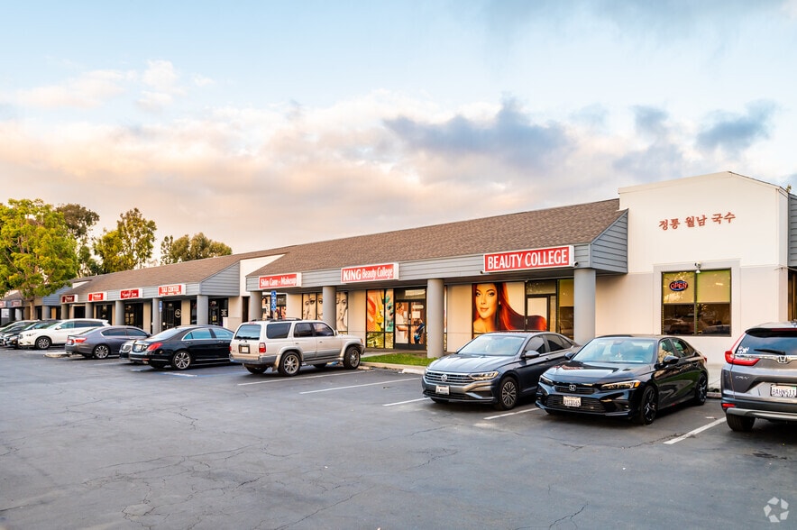 77017725 Garden Grove Blvd, Garden Grove, CA 92841