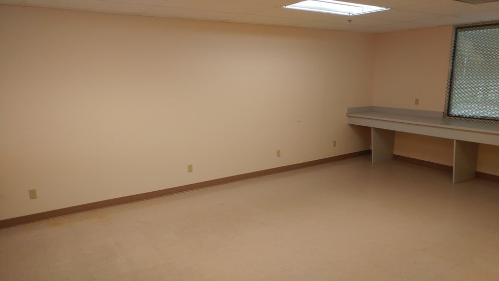 4100 Center Pointe Dr, Fort Myers, FL for sale - Building Photo - Image 2 of 17