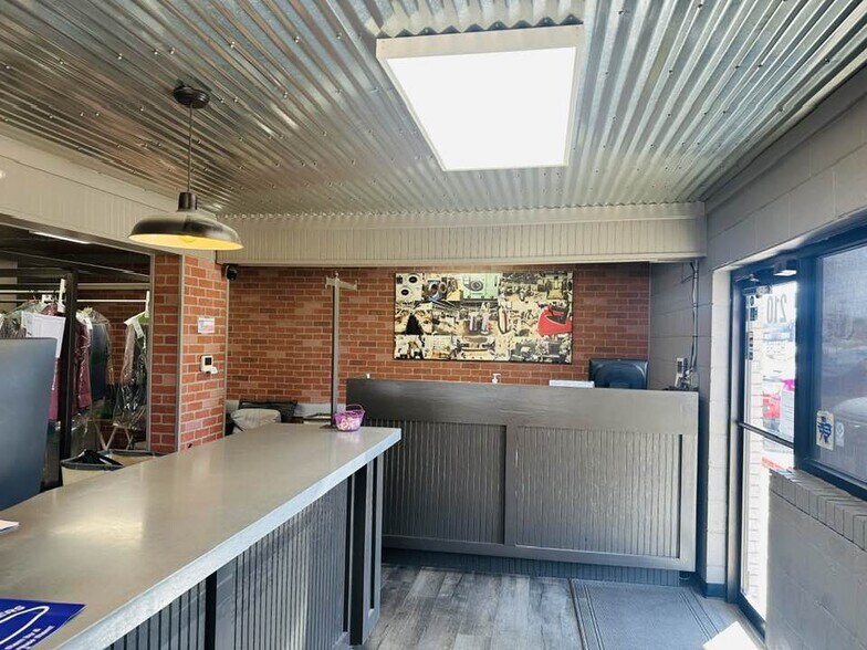 210 Broadway St, Joshua, TX for sale - Interior Photo - Image 2 of 7