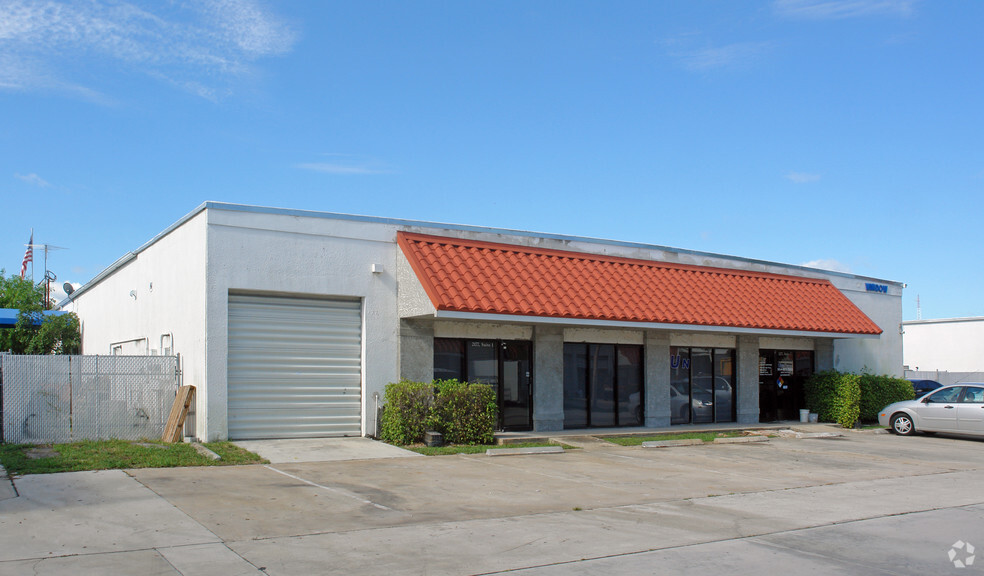 2075 N Powerline Rd, Pompano Beach, FL for lease - Building Photo - Image 2 of 7