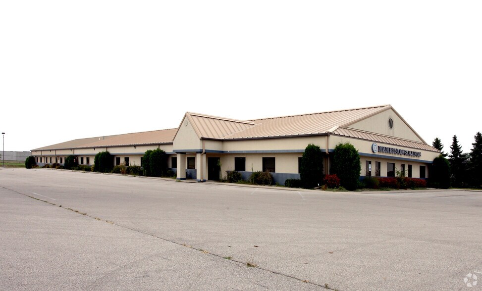 411 W Riggin Rd, Muncie, IN for lease - Building Photo - Image 1 of 5