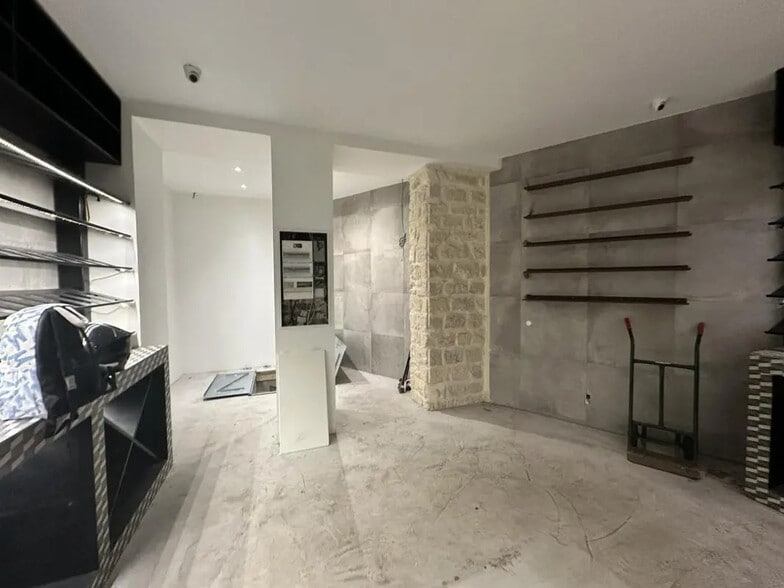Retail in Paris for lease - Building Photo - Image 3 of 7