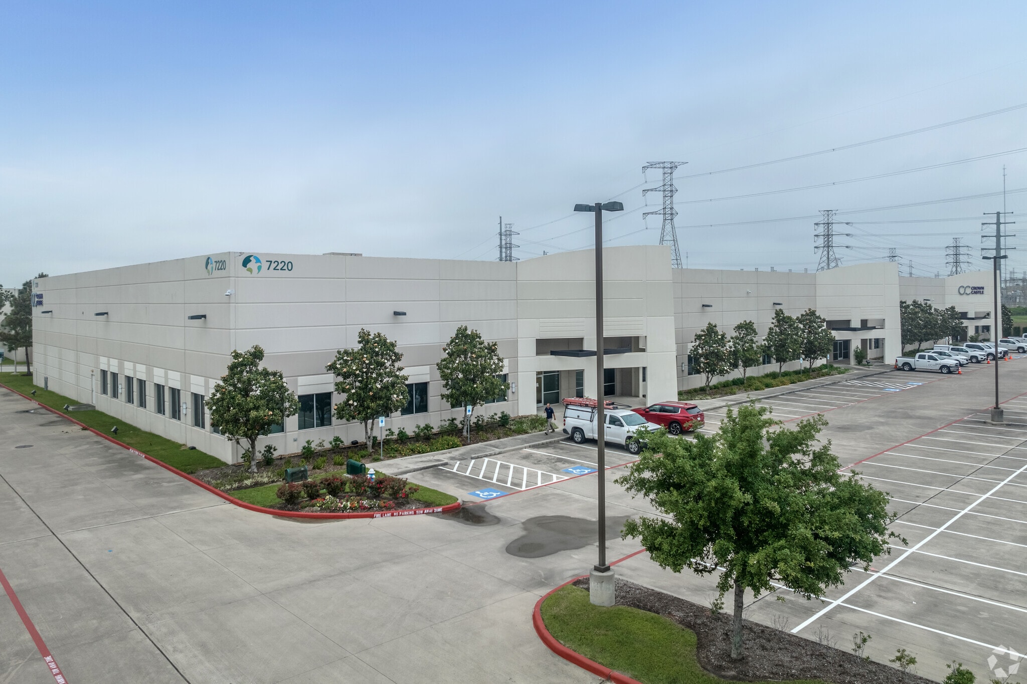 7220 N Sam Houston Pky W, Houston, TX for lease Primary Photo- Image 1 of 9